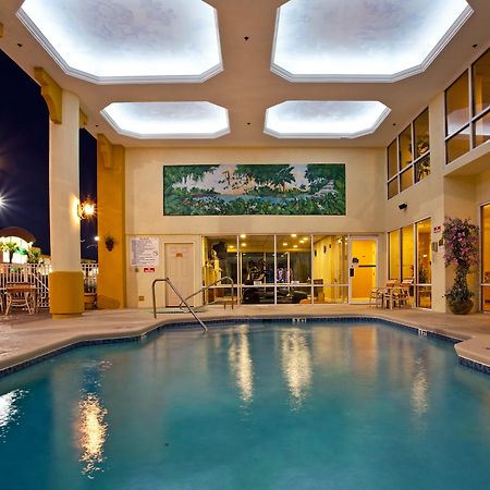 Holiday Inn Express Hotel & Suites Cocoa Beach By Ihg Екстериор снимка