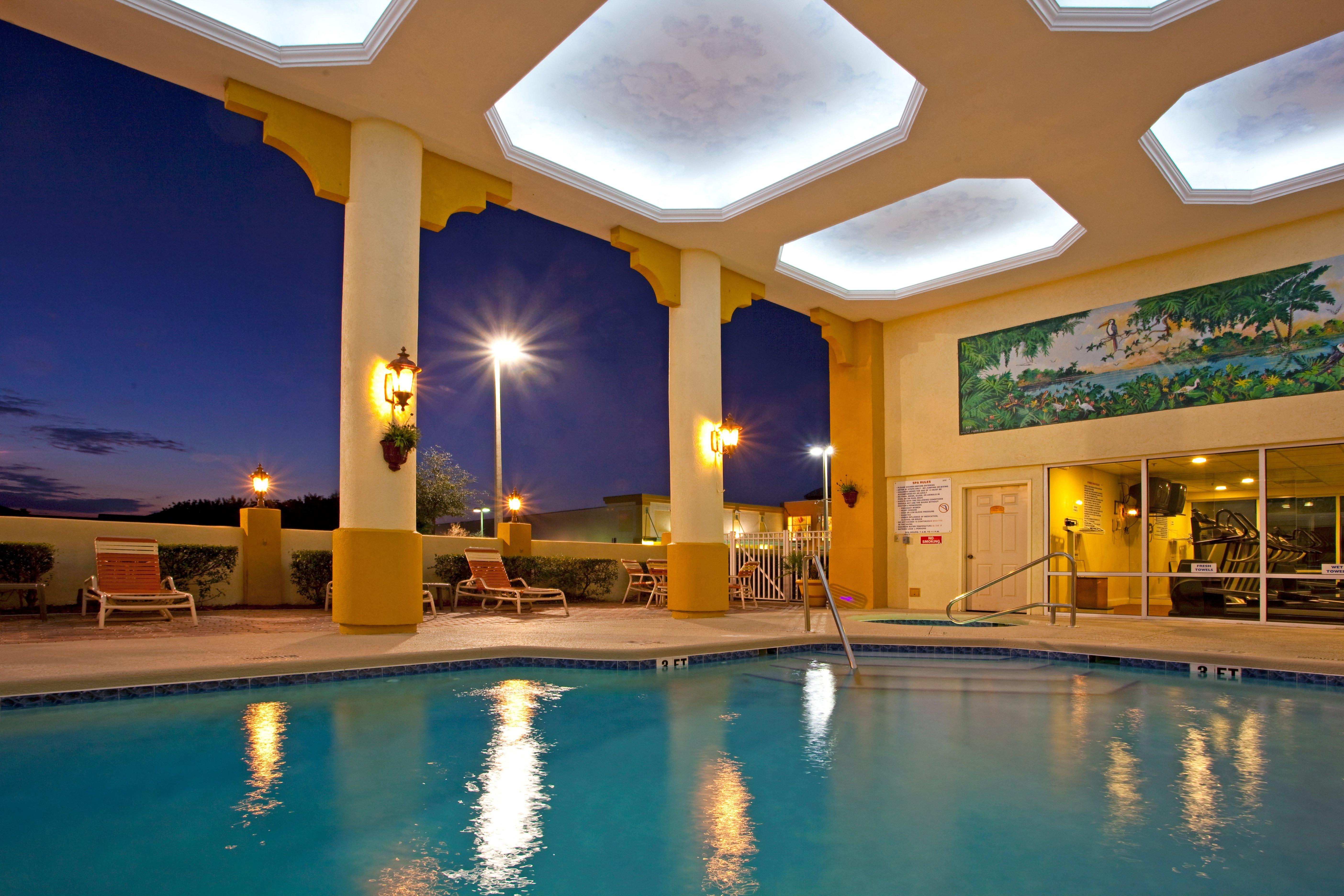 Holiday Inn Express Hotel & Suites Cocoa Beach By Ihg Екстериор снимка